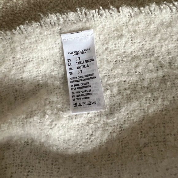 AEO plaid blanket scarf- never worn - Picture 3 of 3